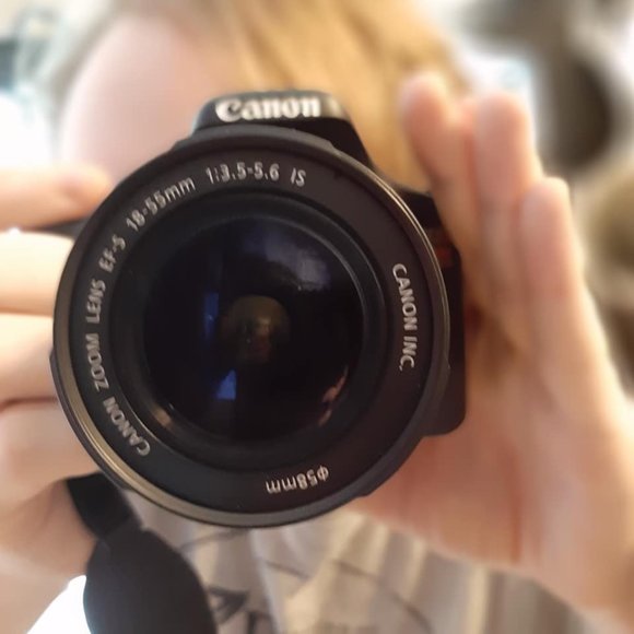 Meet your Poshers, Michelle & Von - Picture 5 of 9